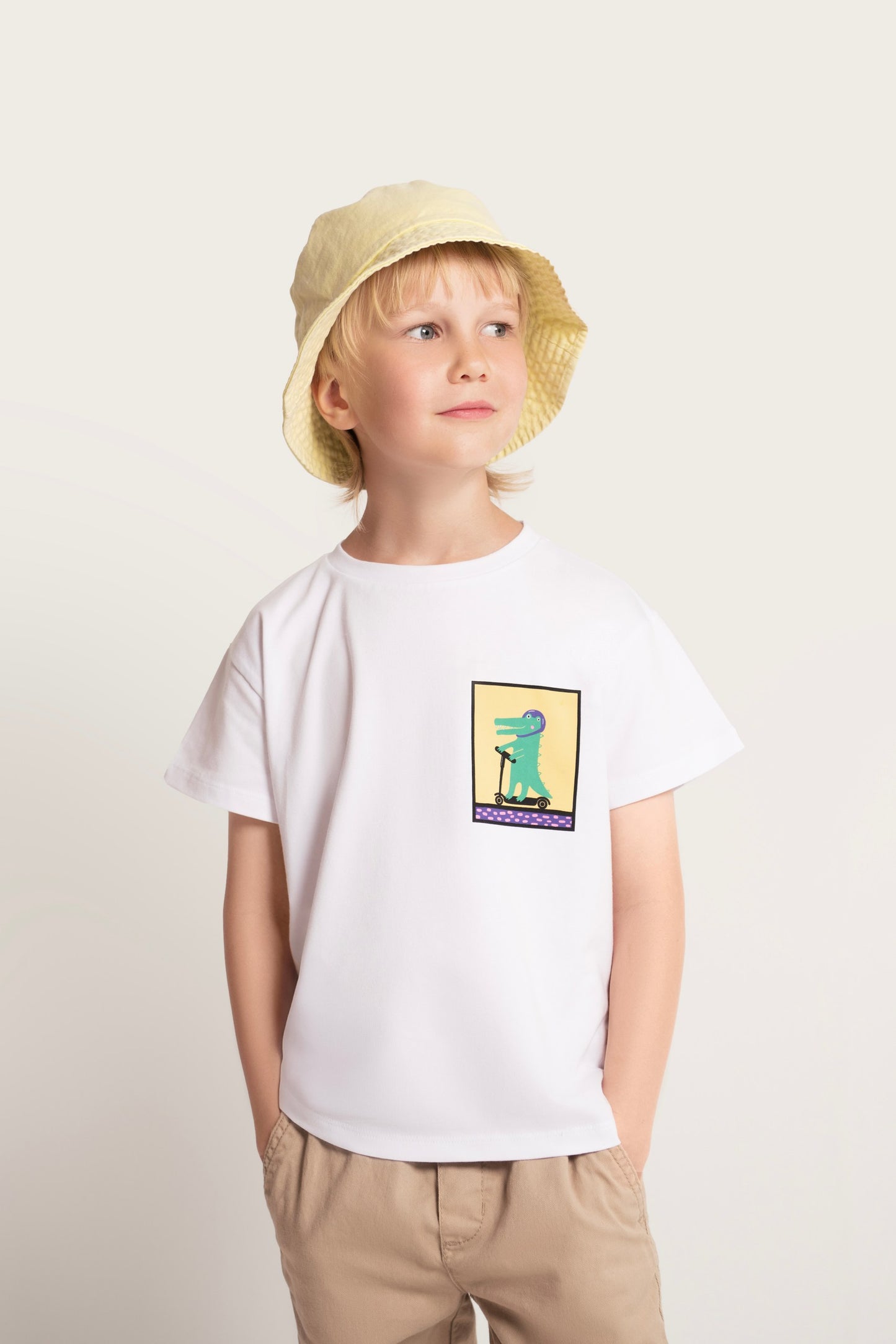 Cotton T-shirt with print: crocodile on scooter