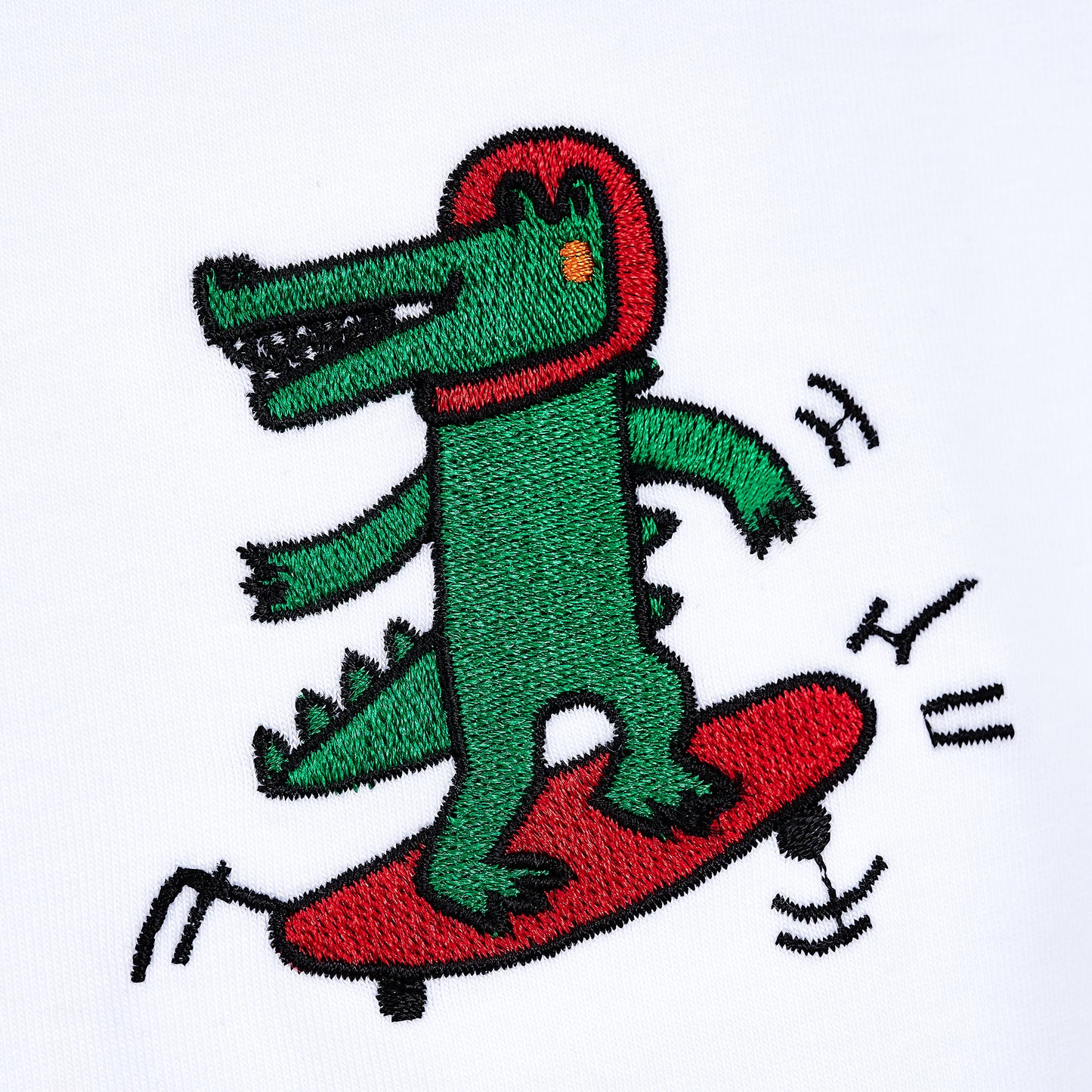 T-Shirt aus Baumwolle mit Stickerei: Krokodil auf Skateboard